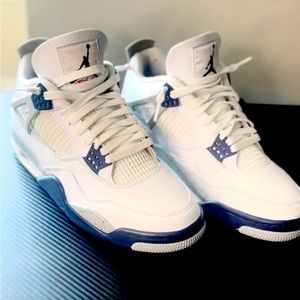 Air Jordan 4 midnight navy size 9.5